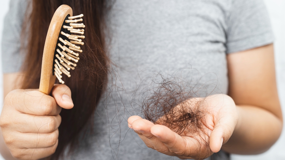 Embarazo y caída del cabello: ¿cómo afrontar este fenómeno temporal? - bien-etre-forme-minceur